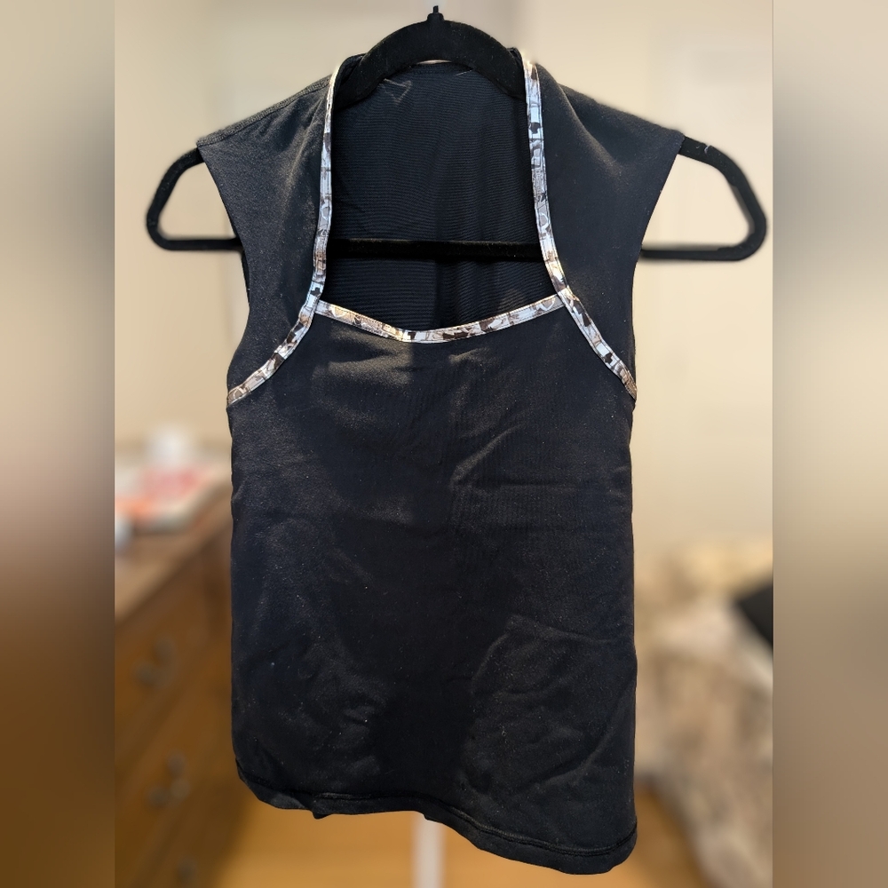 Lululemon Top Size 2 / Size S